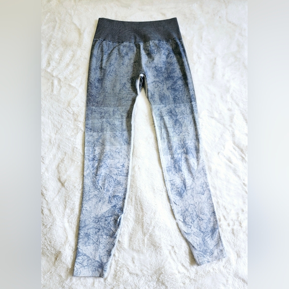 Lululemon Ebb to Train Tight. Size 6. *Wash White / Black / Luna - Picture 6 of 13